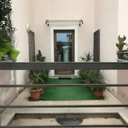 Appartamento Via Alloro 44 *